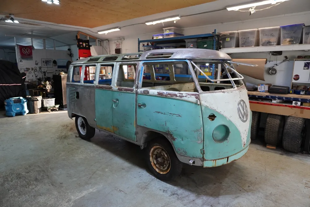1964 VW 21-Window Deluxe Samba Bus Split Window