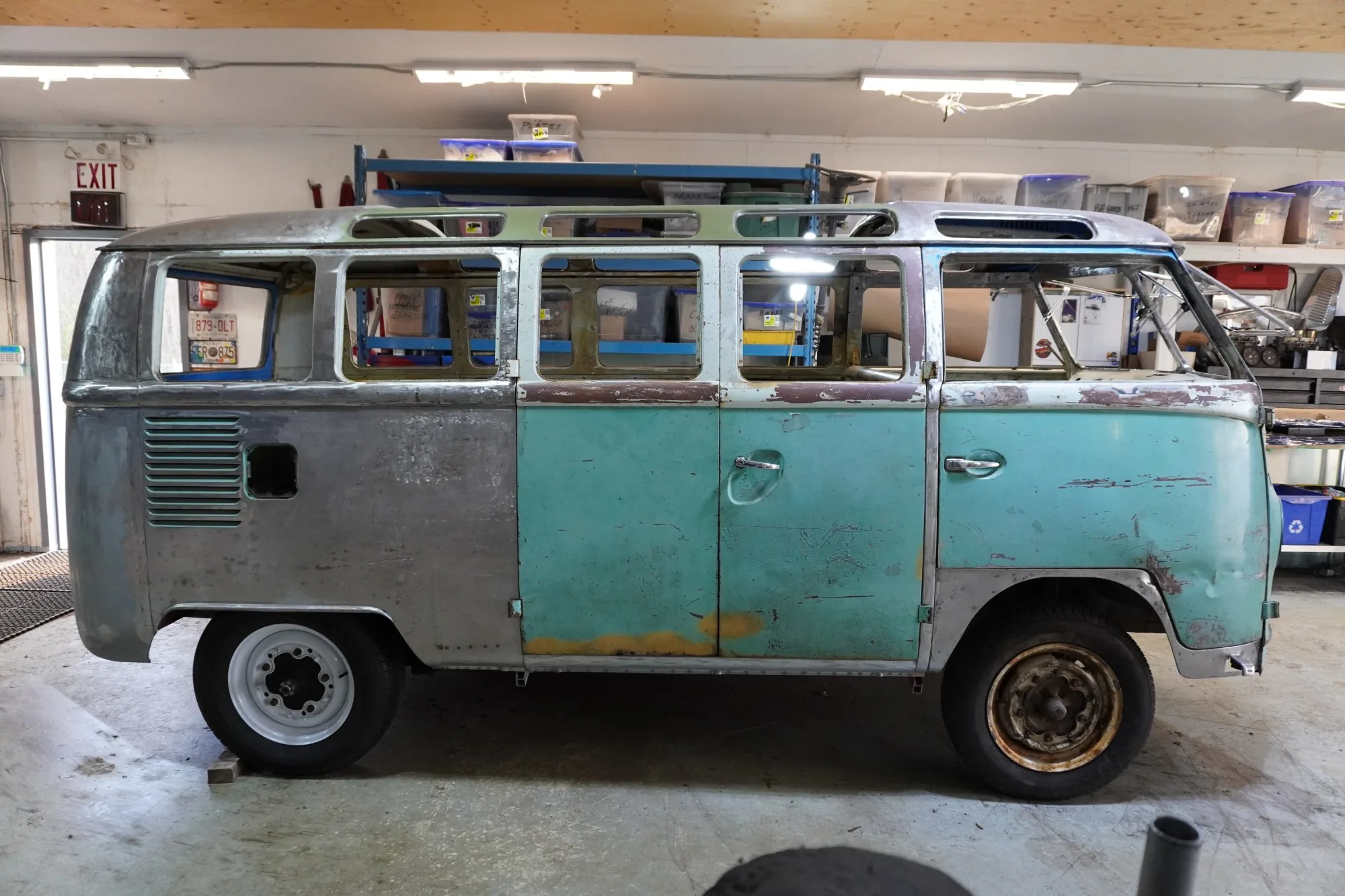 1964 VW 21-Window Deluxe Samba Bus Split Window — photo 2 of 18