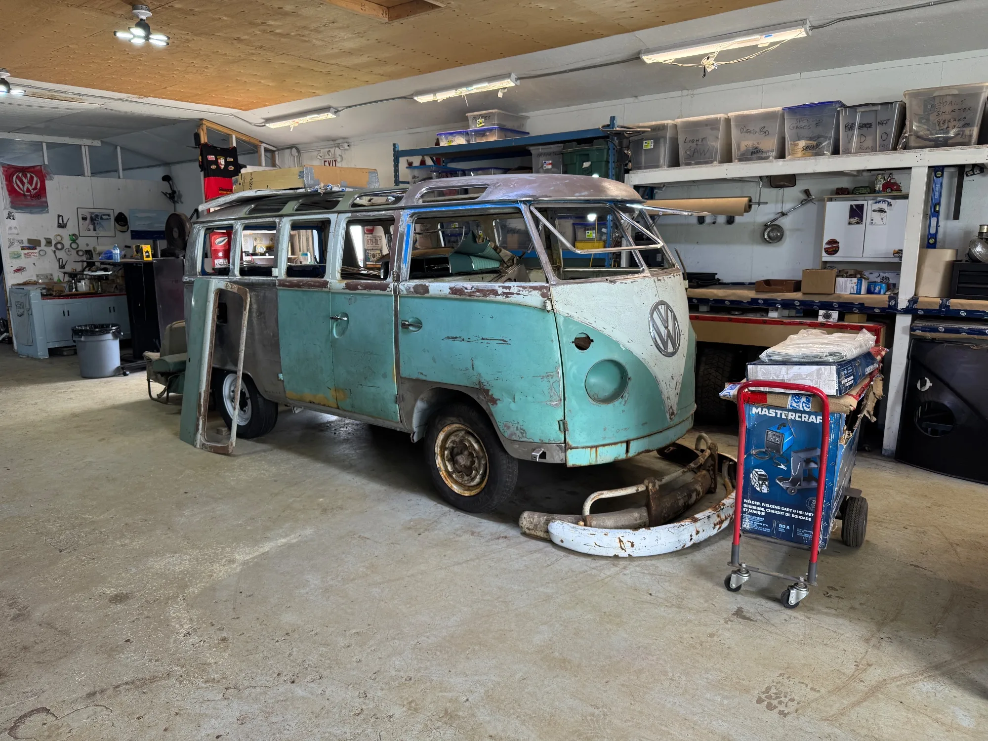 1964 VW 21-Window Deluxe Samba Bus Split Window — photo 15 of 18