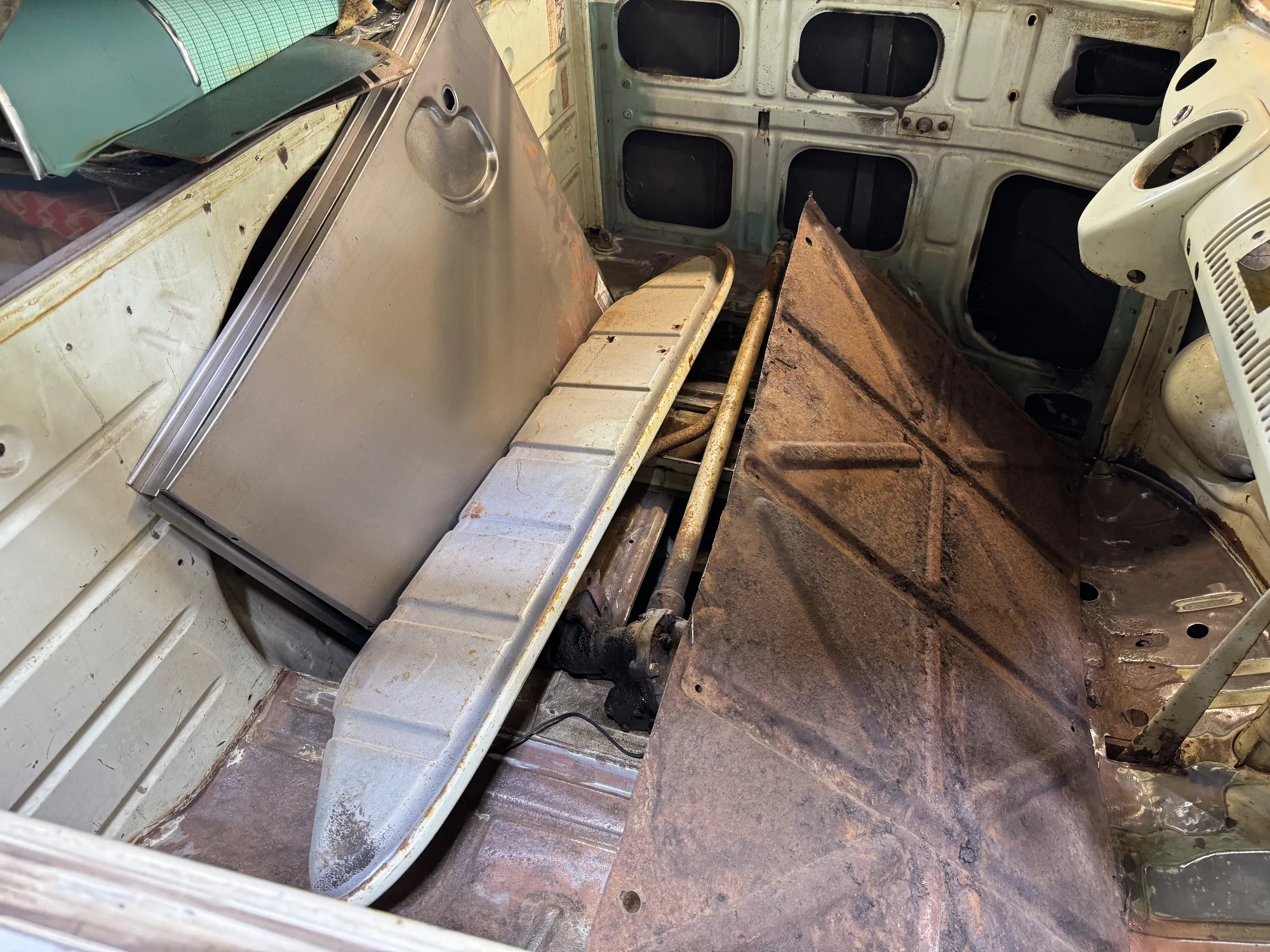 1964 VW 21-Window Deluxe Samba Bus Split Window — photo 16 of 18