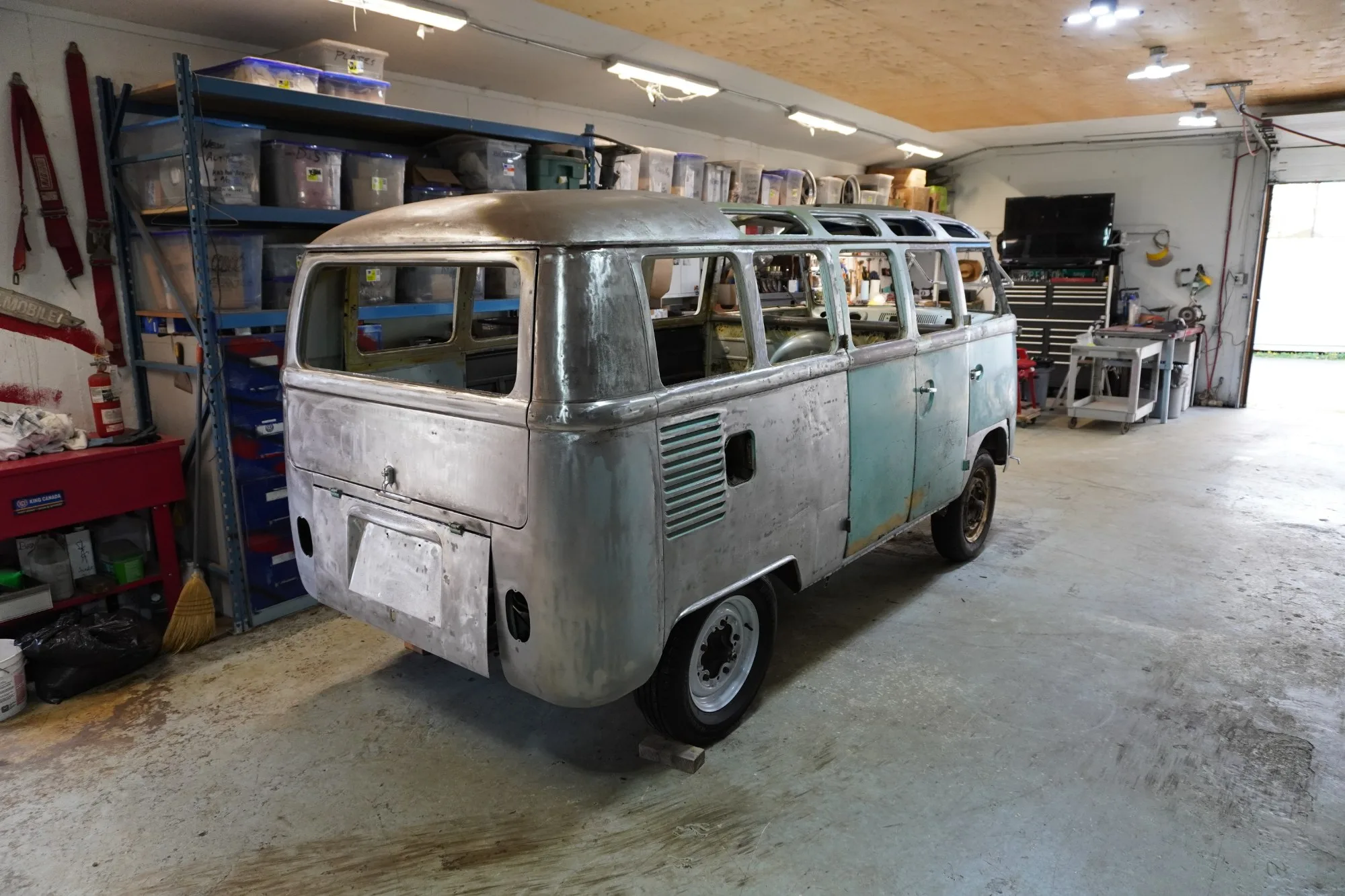 1964 VW 21-Window Deluxe Samba Bus Split Window — photo 4 of 18
